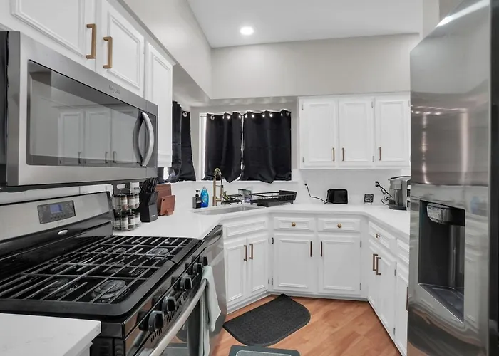 4Br, 2 King Bed, Grill, 1Gb Wi-Fi, Smart Tvs